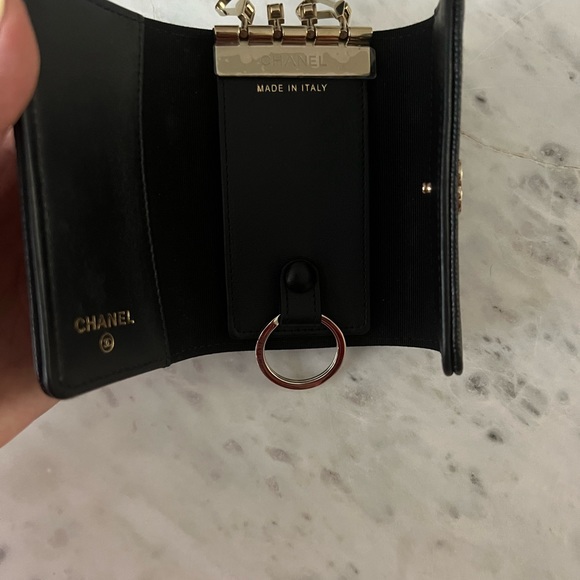 ❌SOLD ❌ CHANEL CAMEILLA CAVIAR 4 KEY RING HOLDER - Picture 5 of 7